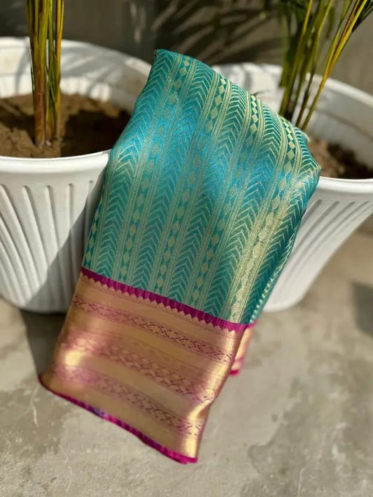 Self Design Banarasi Art Silk Saree  (Green)